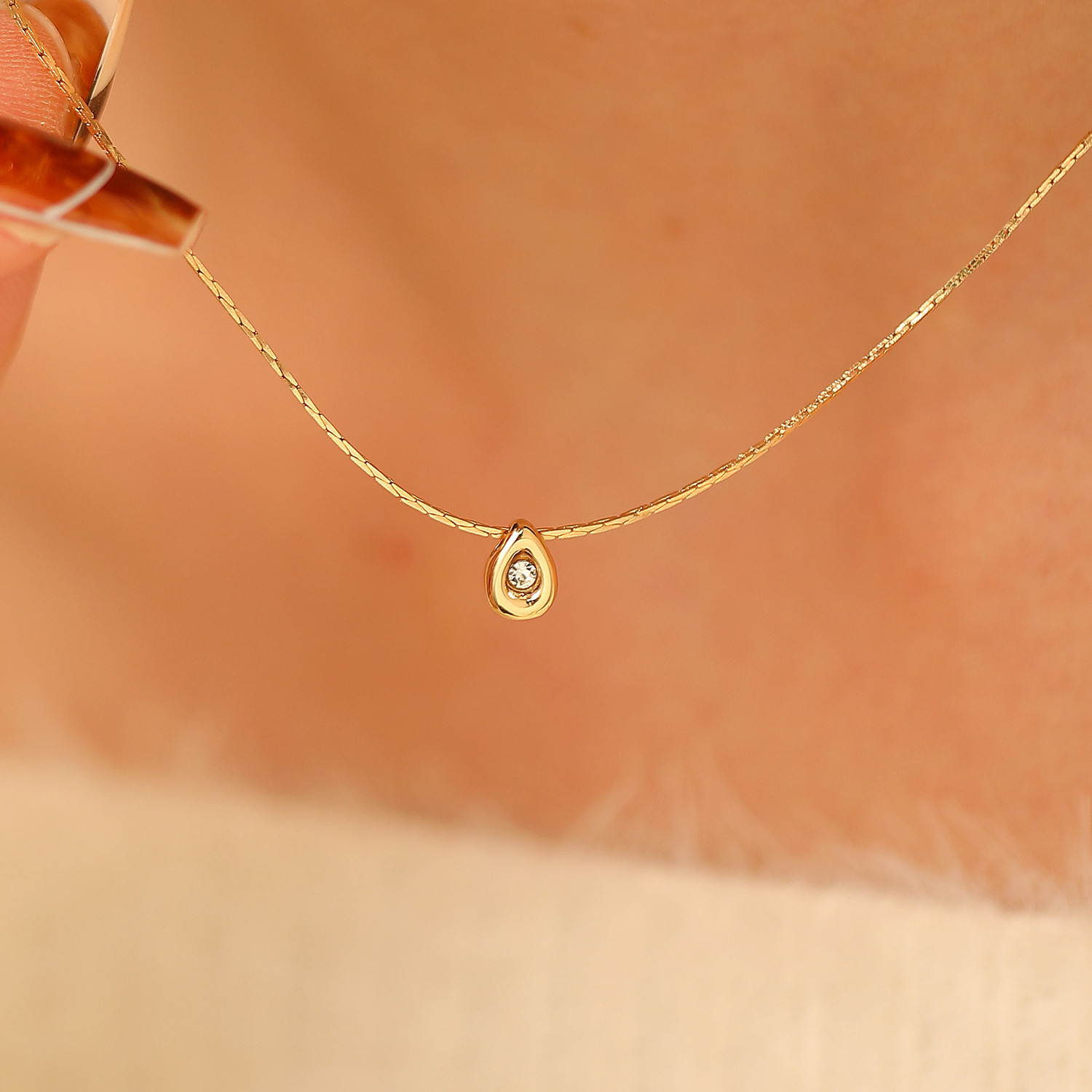Simple Fashion Water Drop Smal - Pearl Trim Chain recension och pris
