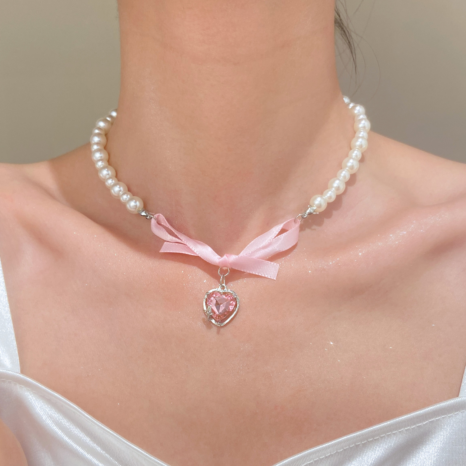 French Romantic Pink Bowknot H - Pearl Trim Chain recension och pris