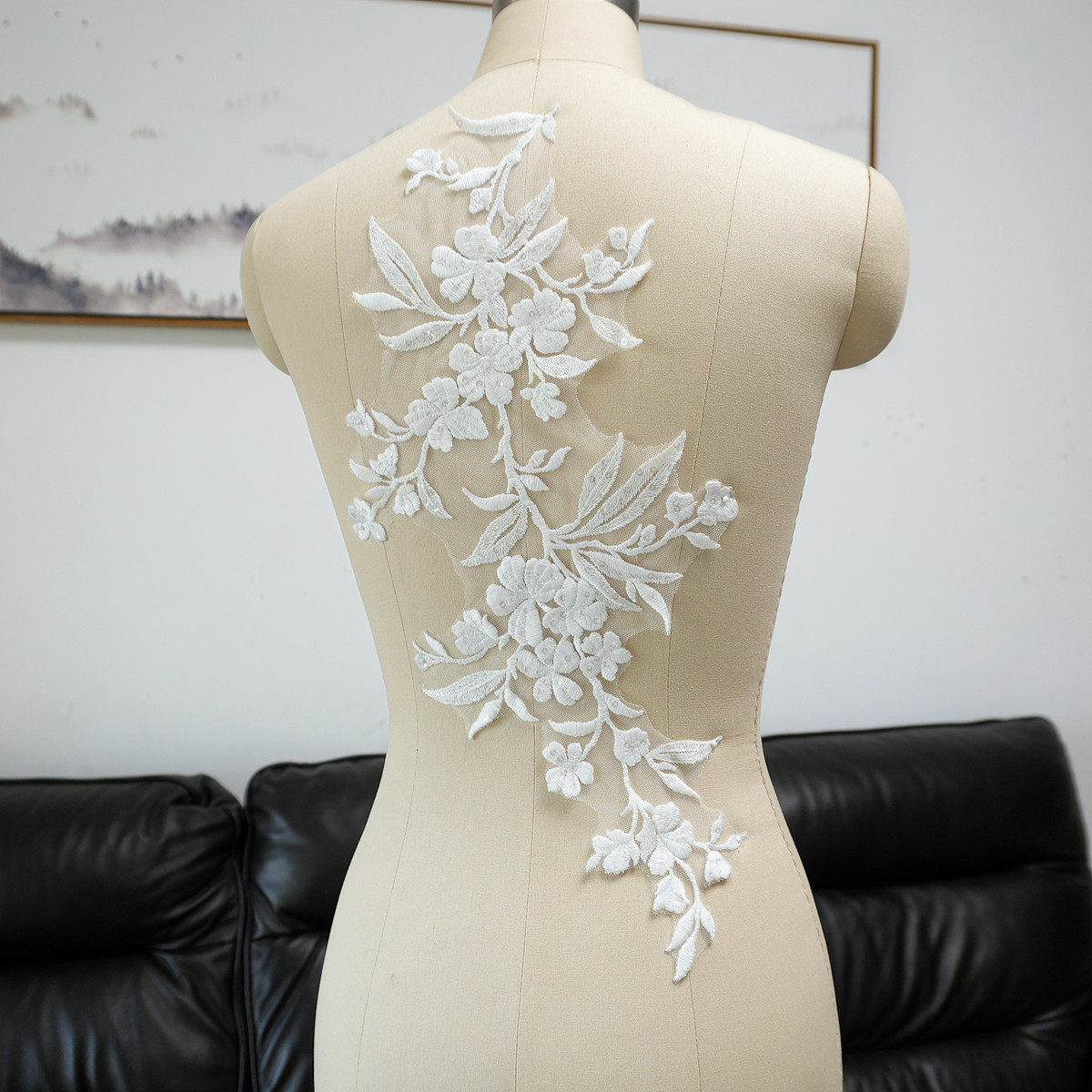 White Floral Leaf Sequins Appl - Embellish Craft recension och pris