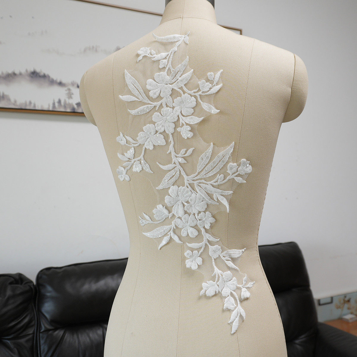 White Floral Leaf Sequins Appl - Embellish Craft recension och pris