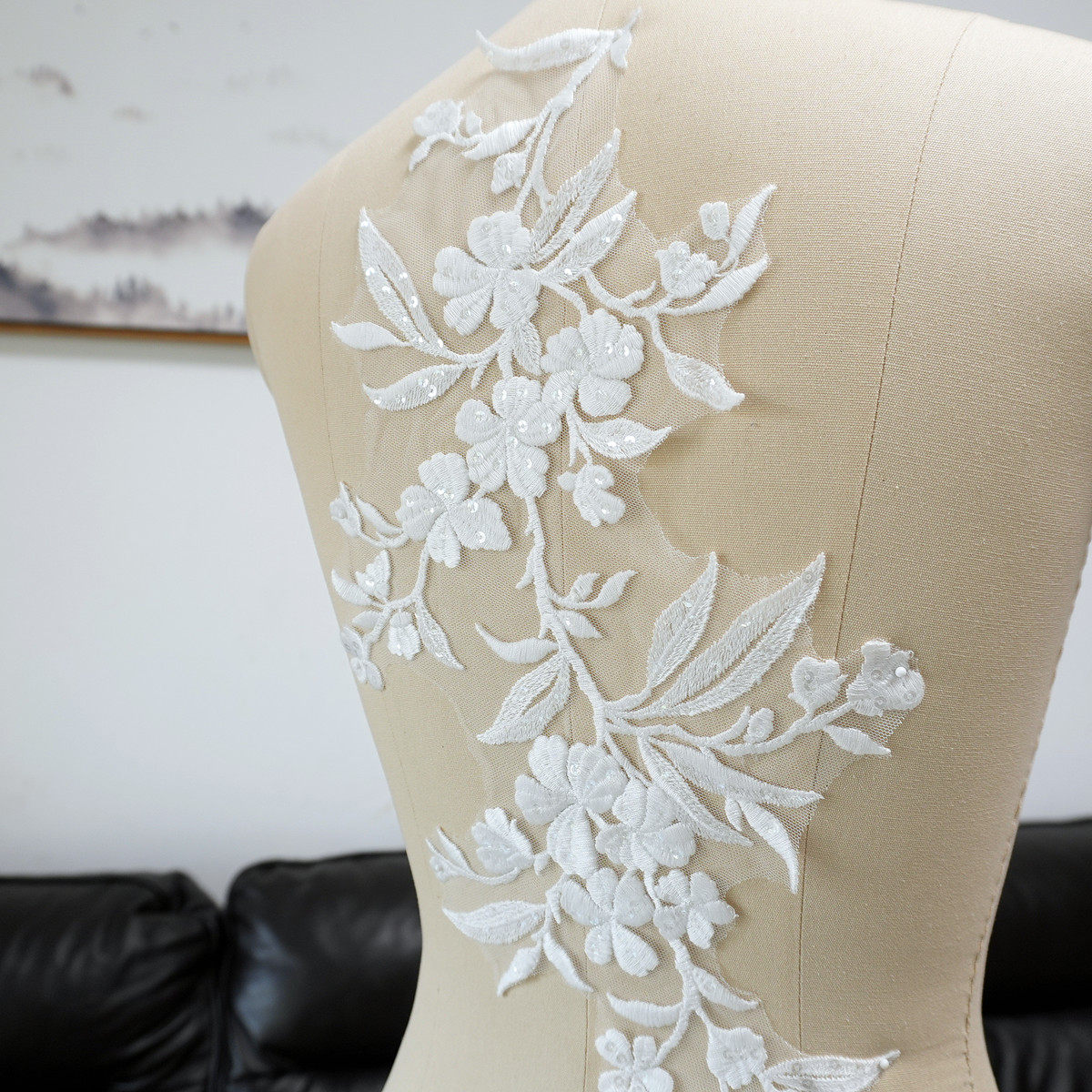 White Floral Leaf Sequins Appl - Embellish Craft recension och pris
